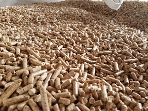 Pine wood pellets 6 mm in 15 kg plastic bags $110