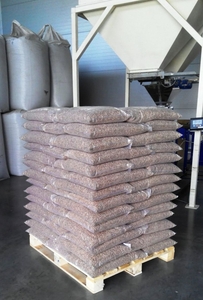 ENPlus wood pellets in 15 kg bags or in 1 ton big-bags $0