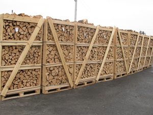Offering splitted dry firewoods packed to 2 m3 containers $0